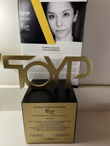 Hatice Zora receives 'Academic Leadership' award in TOYP Turkey