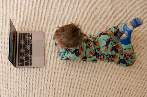 Image of child engaging in passive screen exposure. Copyright Julien Mayor